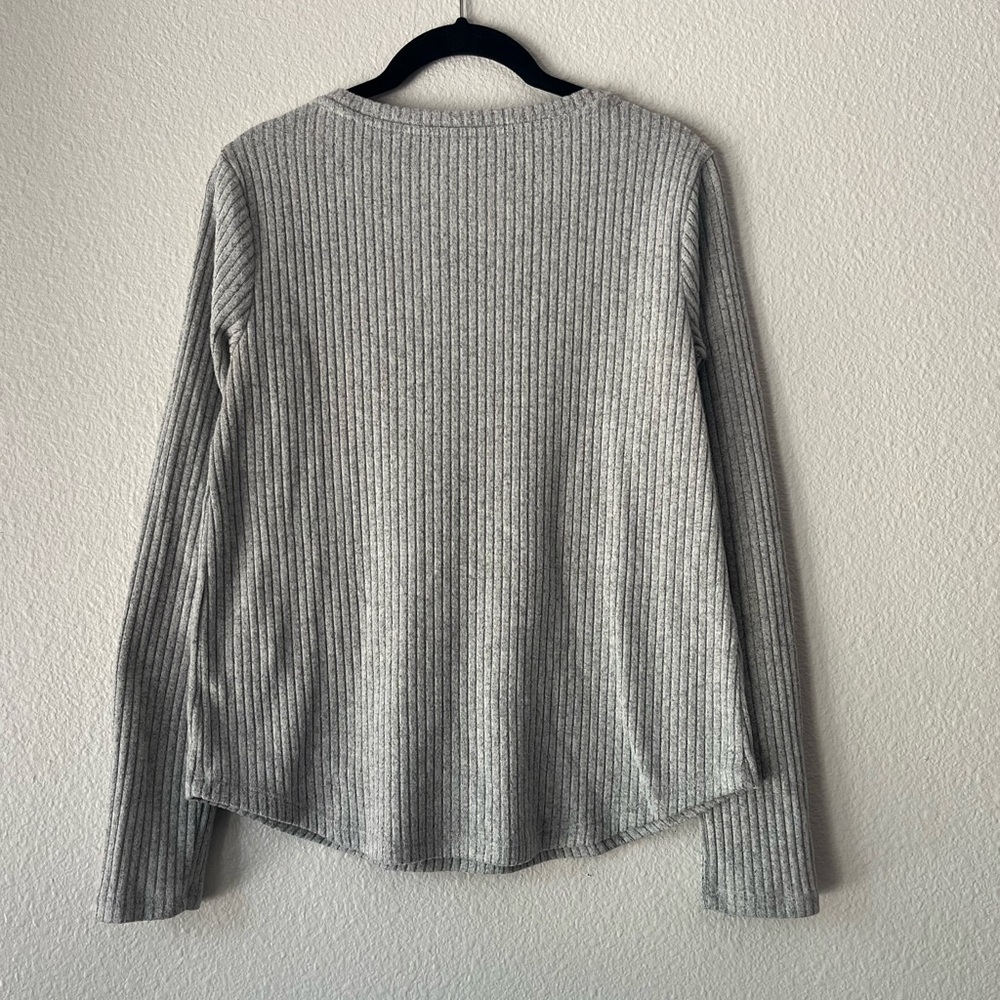 Gray Ribbed V-Neck Sweatshirt - Picture 2 of 2